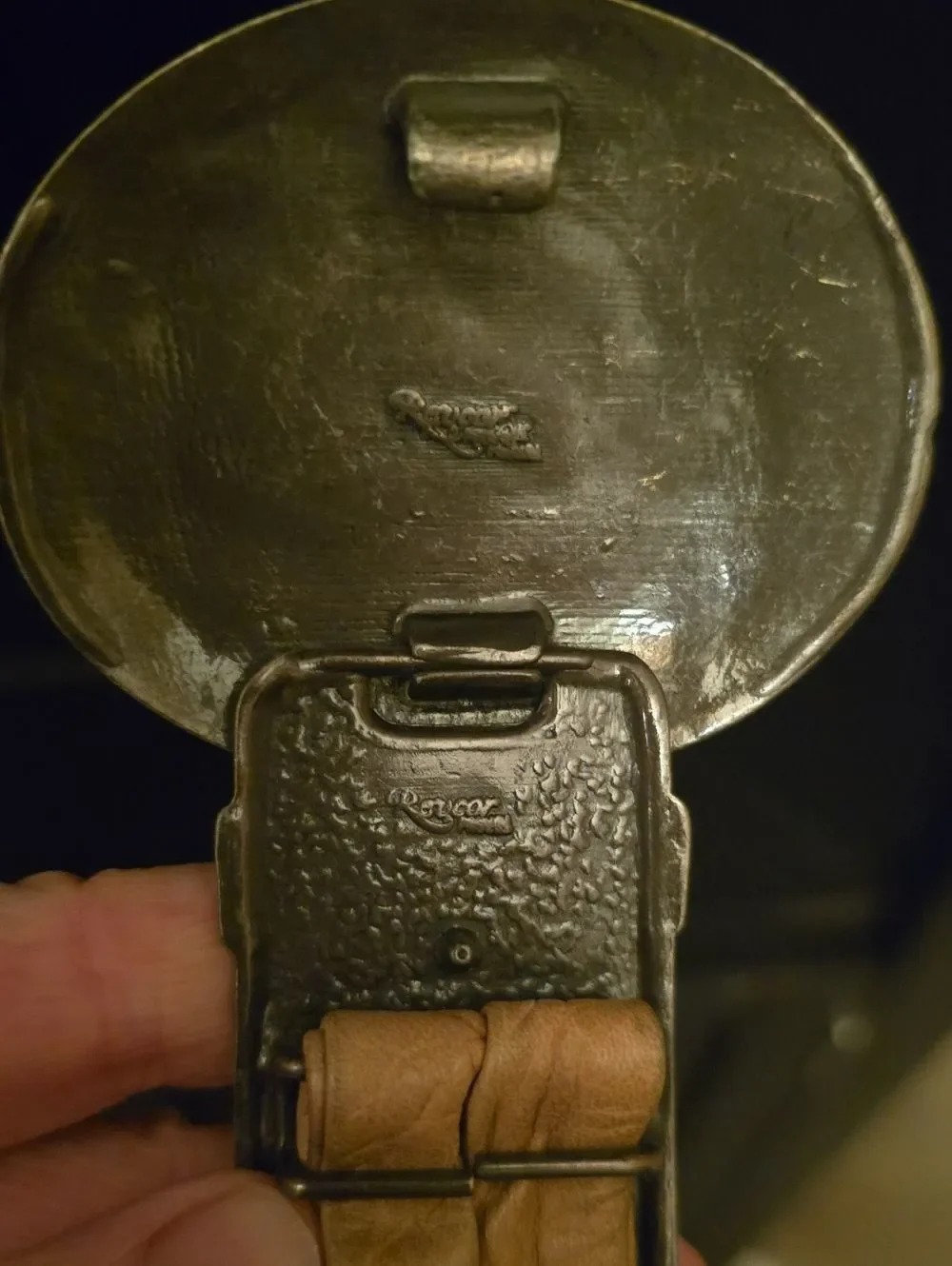 Vintage-Inspired Tan Leather Belt with Decorative Metal Medallion. Great Cond!